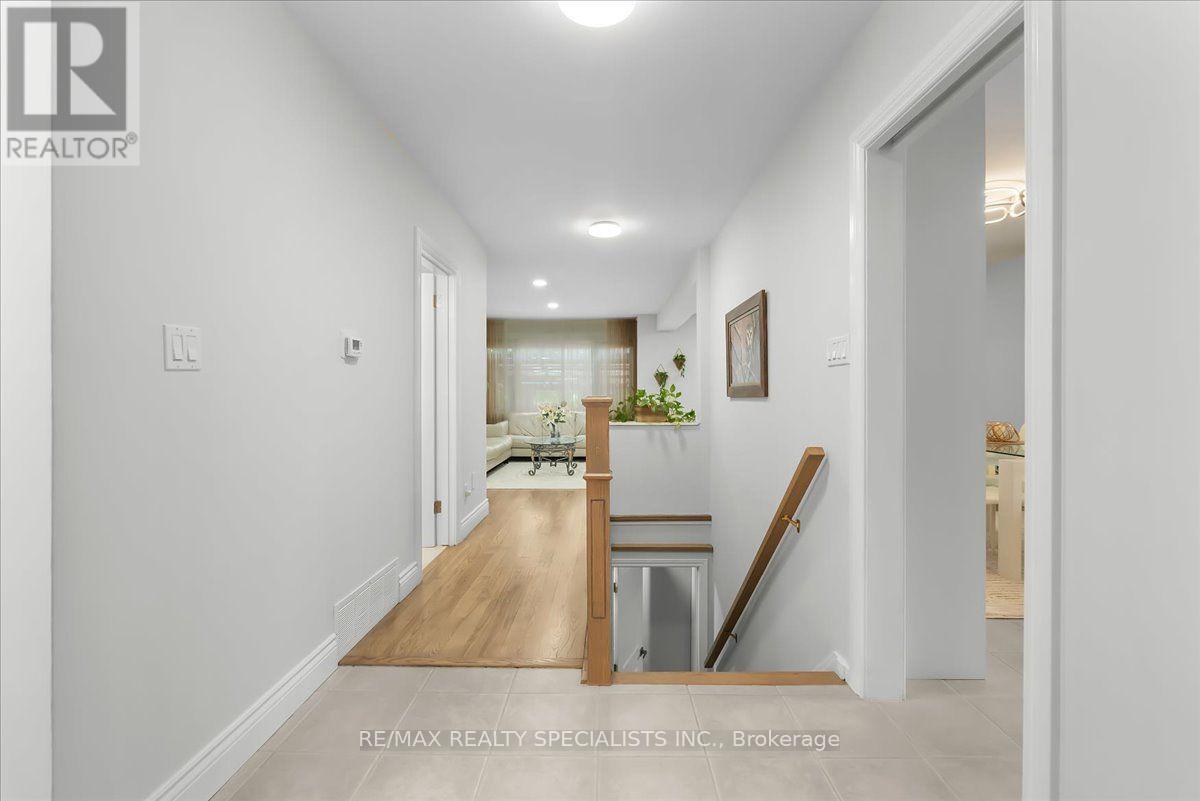 63 SUBURBAN DRIVE - 5