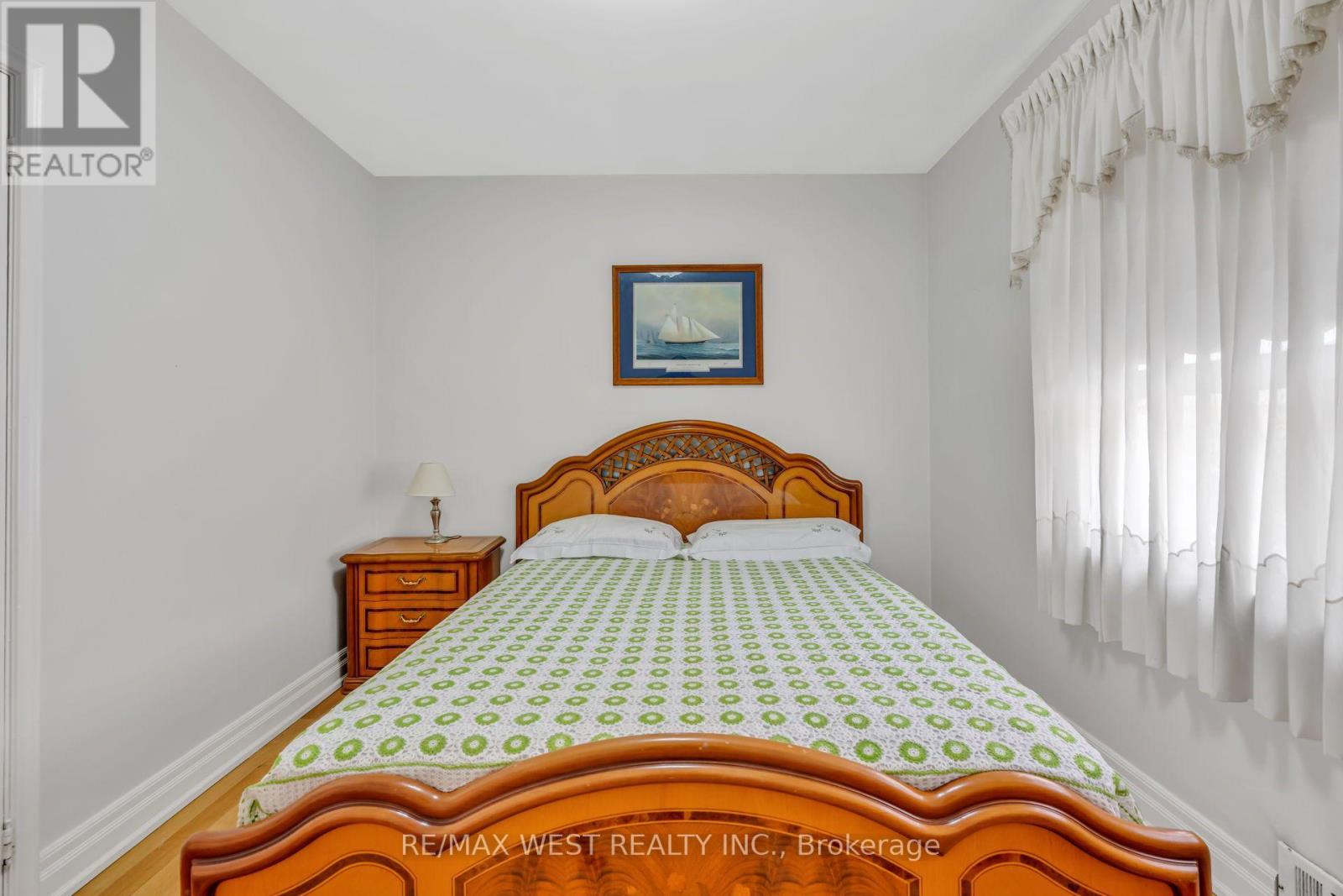 90 TAVISTOCK ROAD - 25