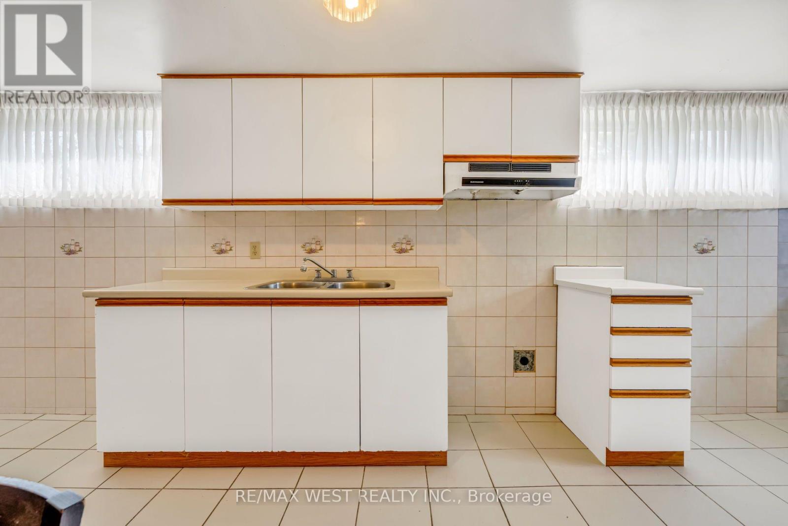 90 TAVISTOCK ROAD - 37