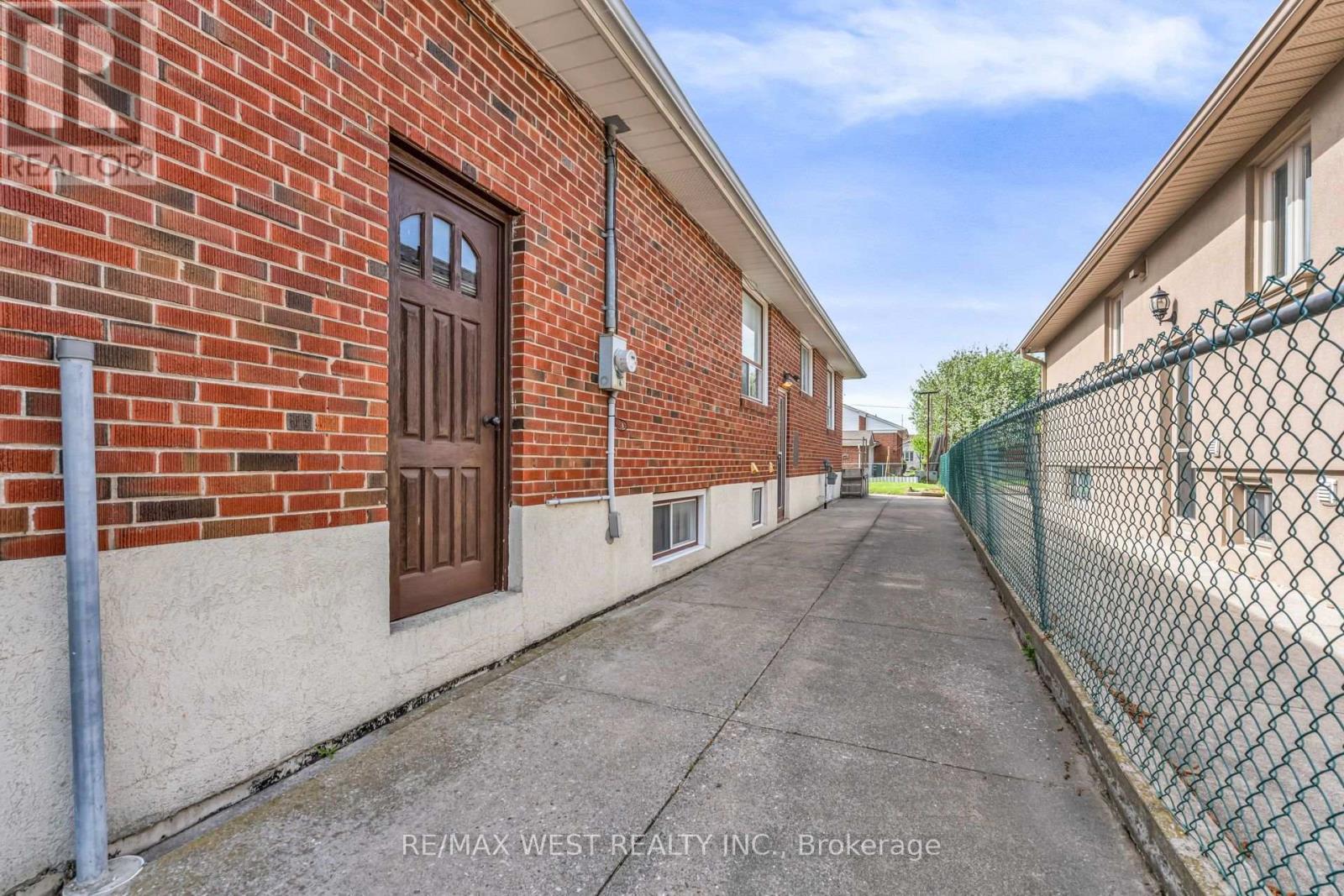 90 TAVISTOCK ROAD - 44