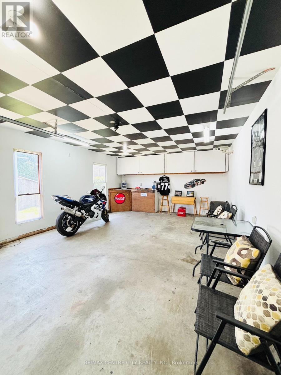 175 BANCROFT ROAD - Image 27