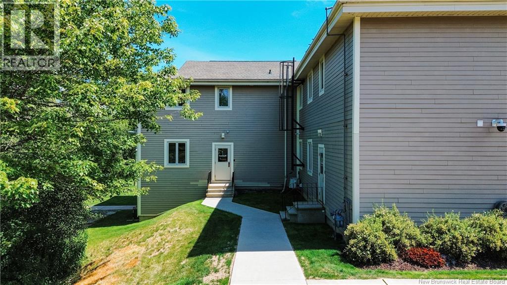 55 Driscoll Crescent, Moncton, New Brunswick, E1E4C8, Moncton, New Brunswick — photo 4 of 5
