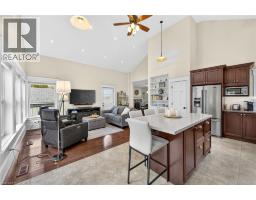 Living room - 46 Bay Street, Mississauga, ON L5H1C3 Photo 11