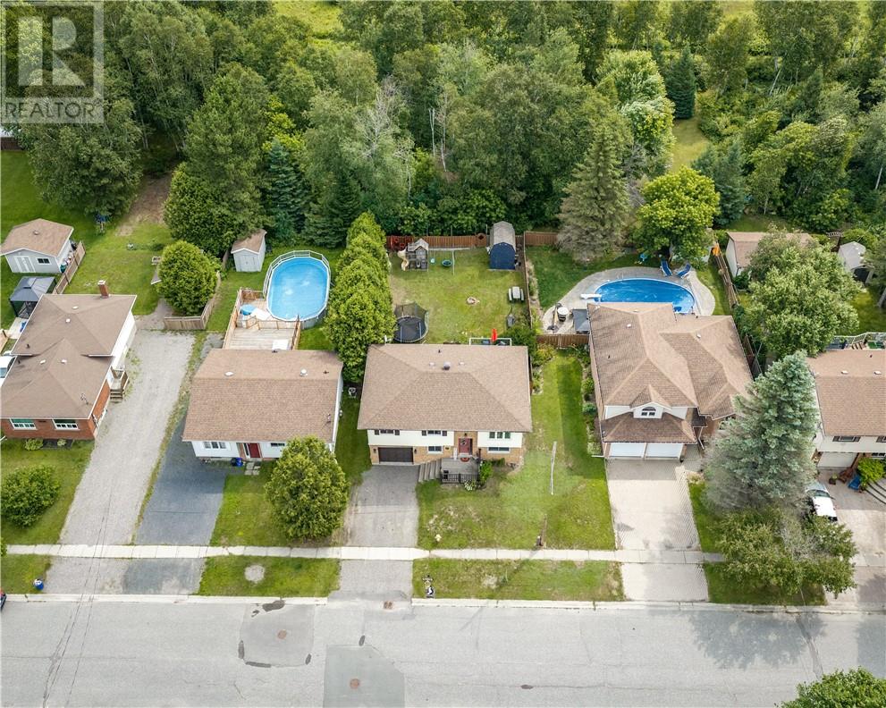 3878 MacMillan Drive - 25