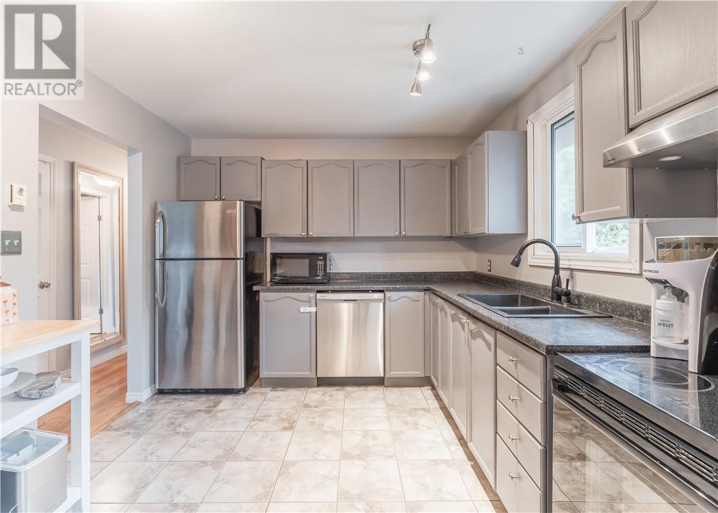 3878 MacMillan Drive - 6