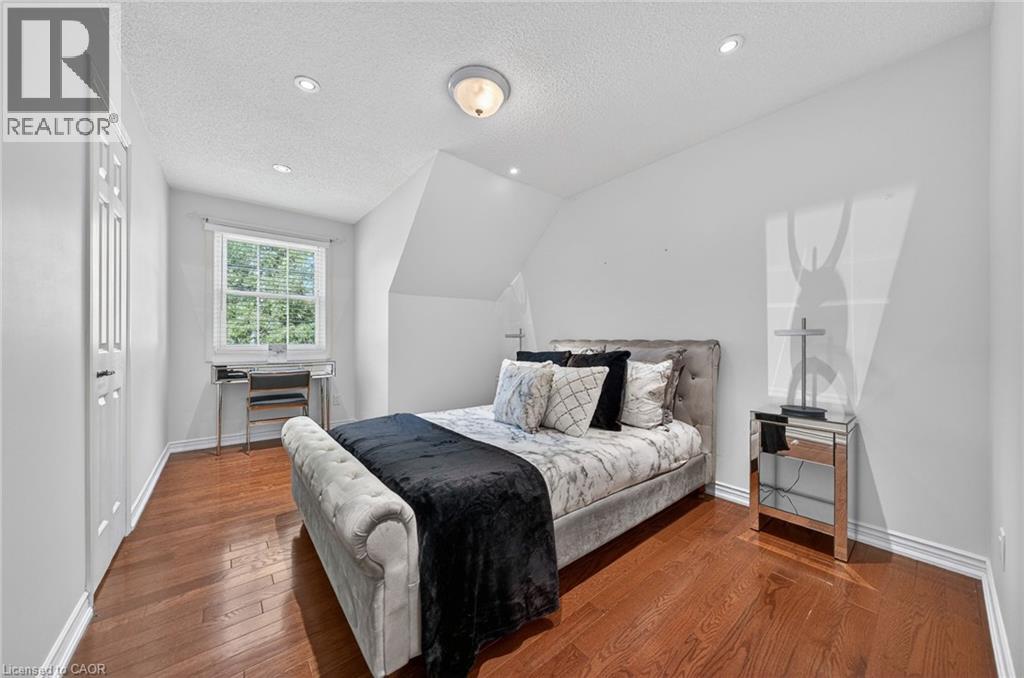 5 MAYS Crescent - 23
