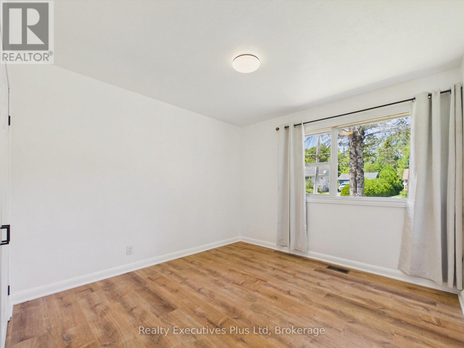 29 QUEEN STREET - 35