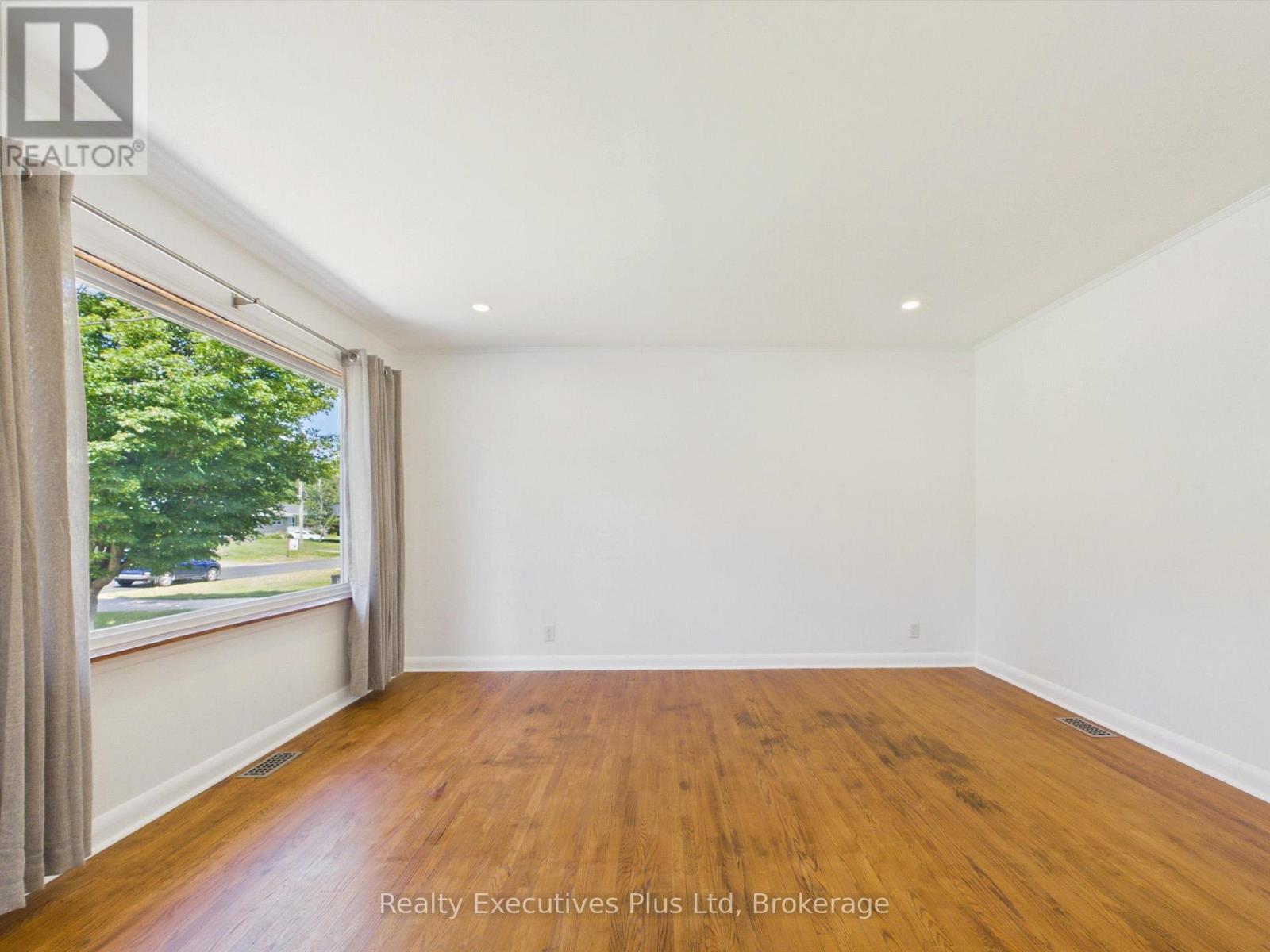 29 QUEEN STREET - 39