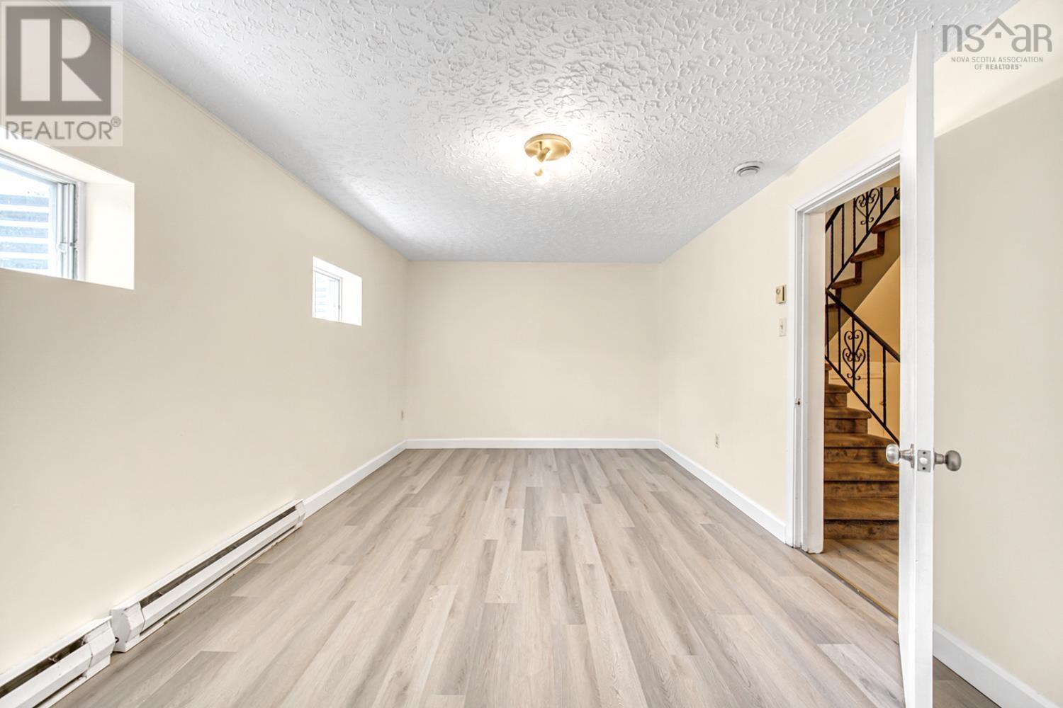 48 Regal Road - 36