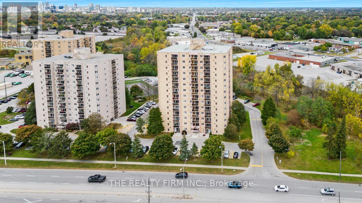 #1206 858 COMMISSIONERS ROAD E - 1