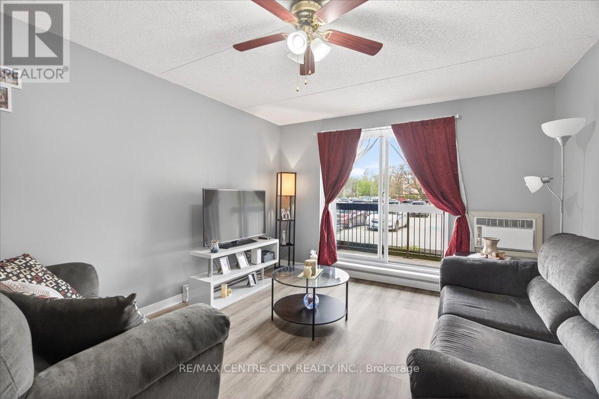 #102 31 VICTORIA STREET S - 16