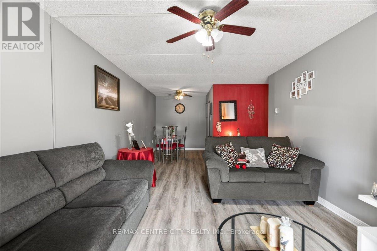 #102 31 VICTORIA STREET S - 17