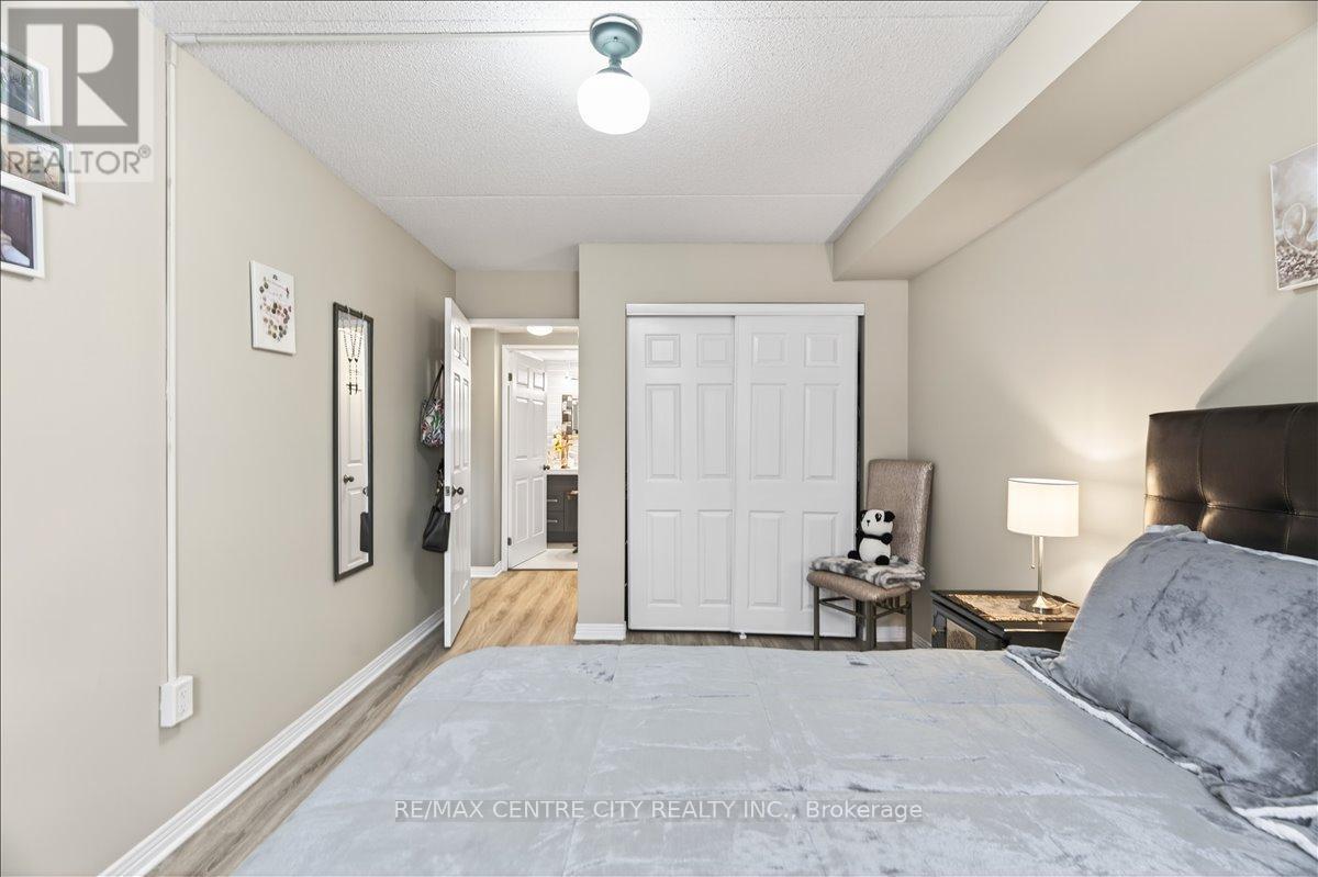 #102 31 VICTORIA STREET S - 23