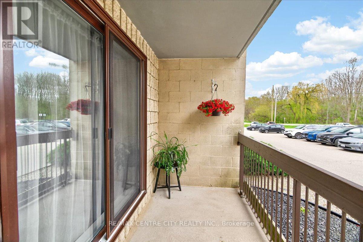 #102 31 VICTORIA STREET S - Image 32
