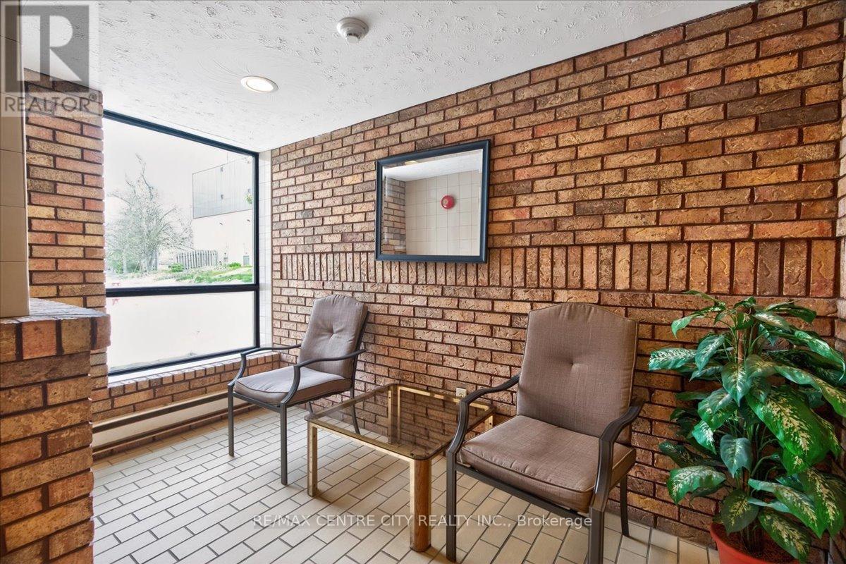 #102 31 VICTORIA STREET S - 7