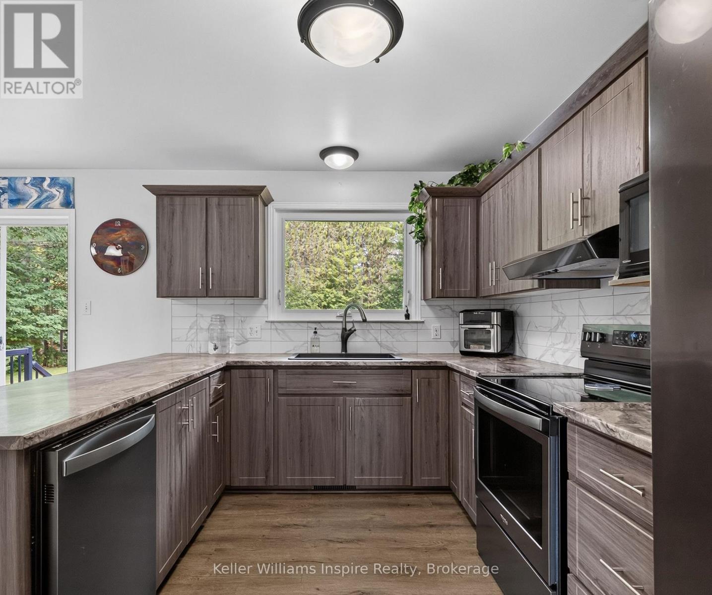 12 JAMIE CRESCENT - Image 23