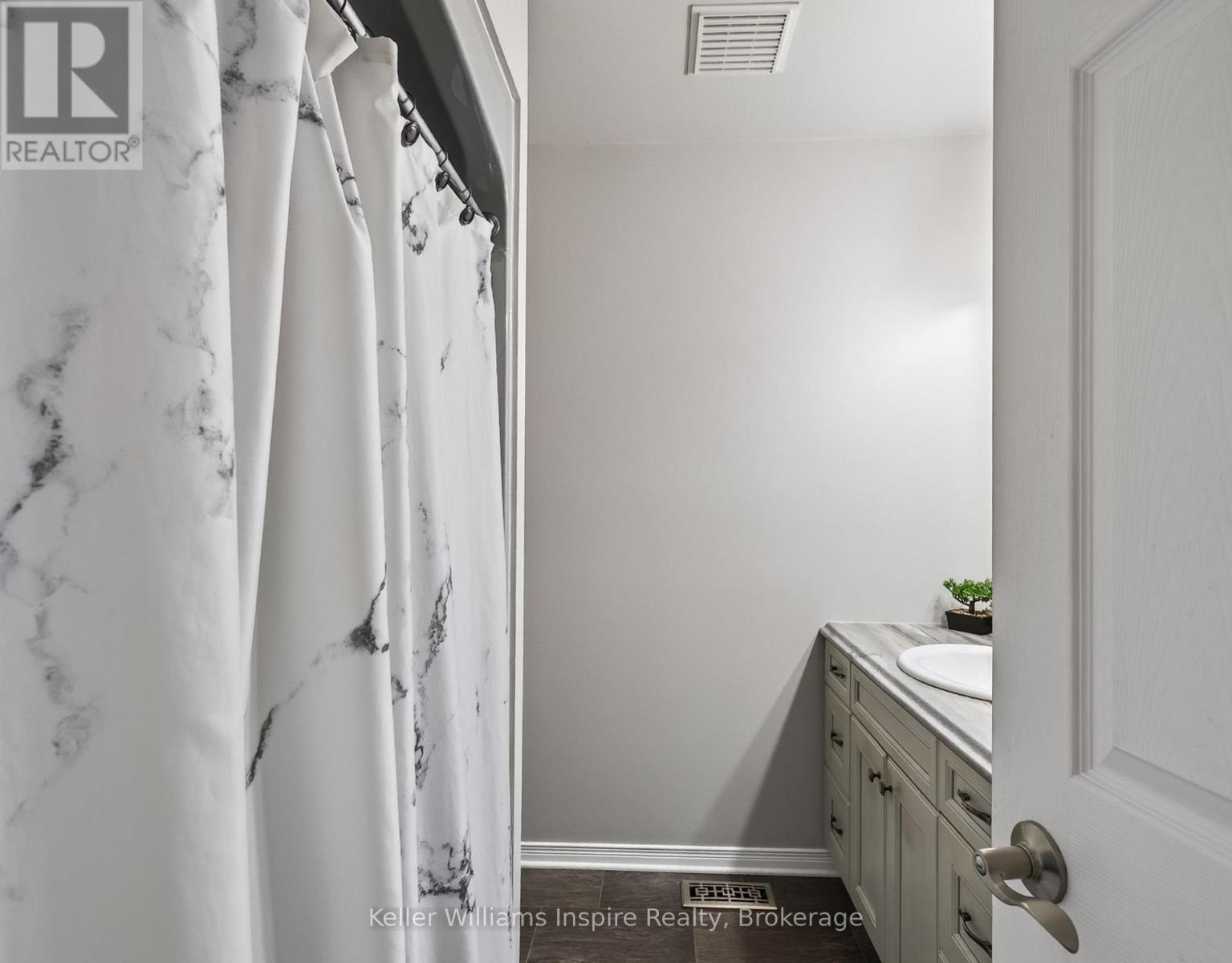 12 JAMIE CRESCENT - Image 36