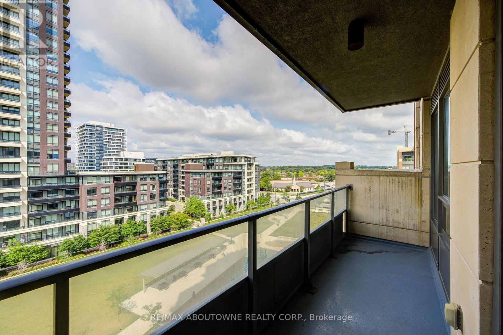 #921 18 UPTOWN DRIVE - 25