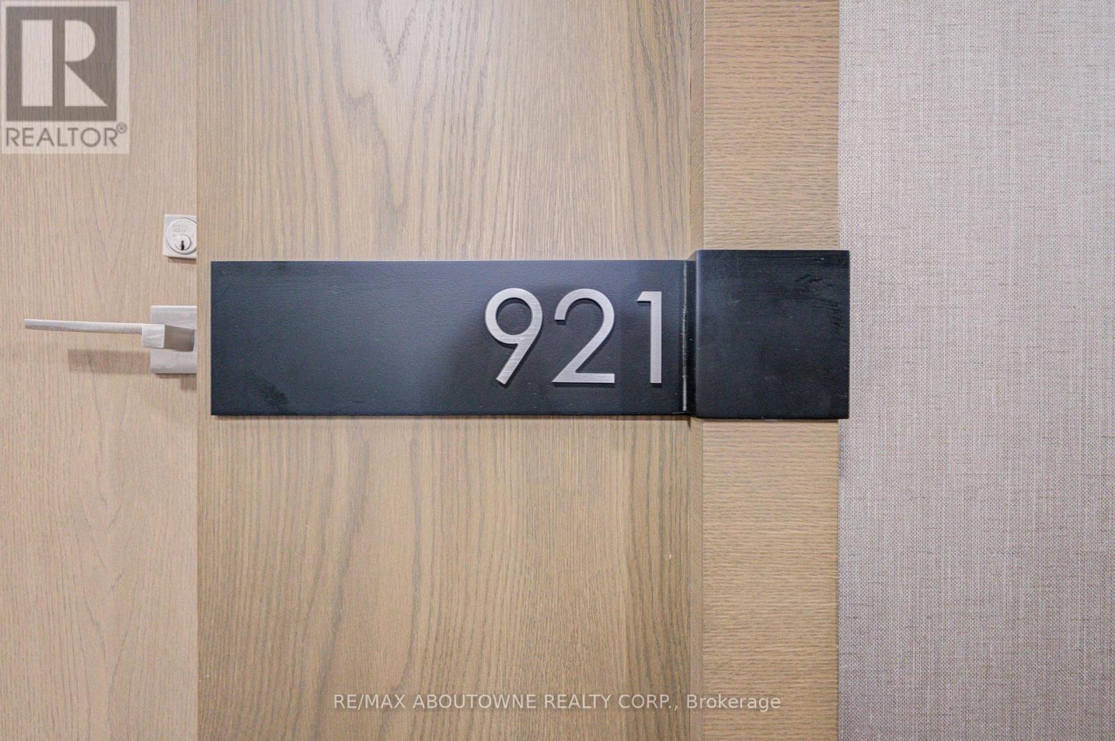 #921 18 UPTOWN DRIVE - 6