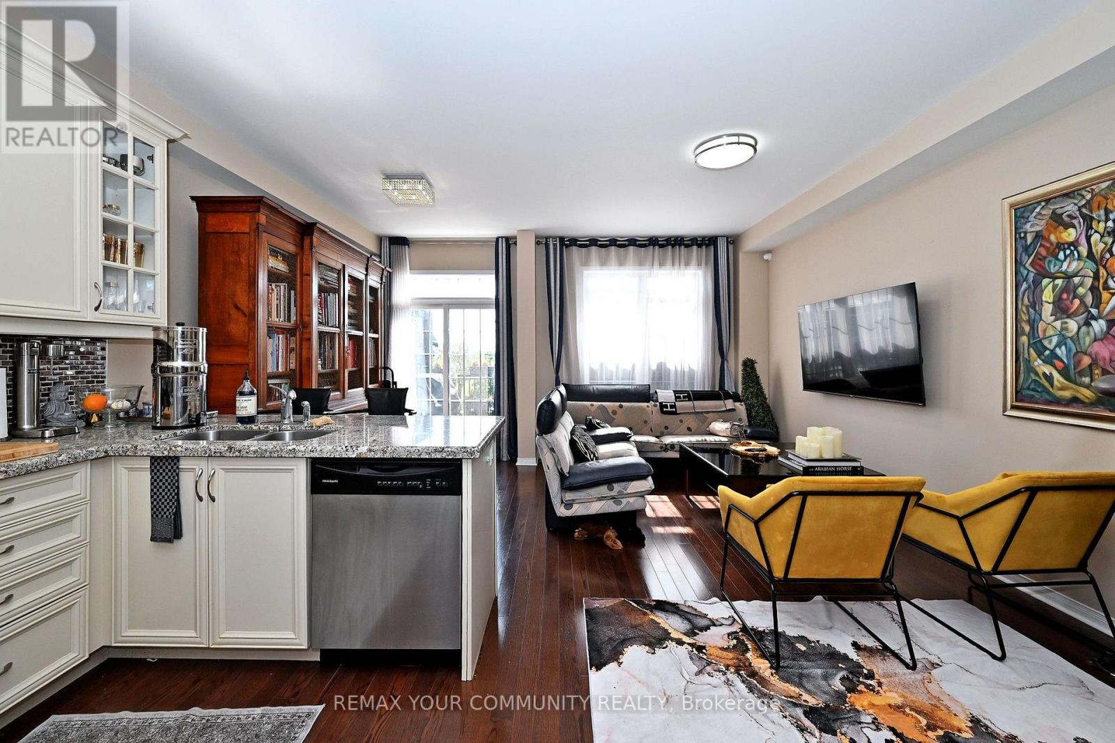30 SPRUCE PINE CRESCENT - 3