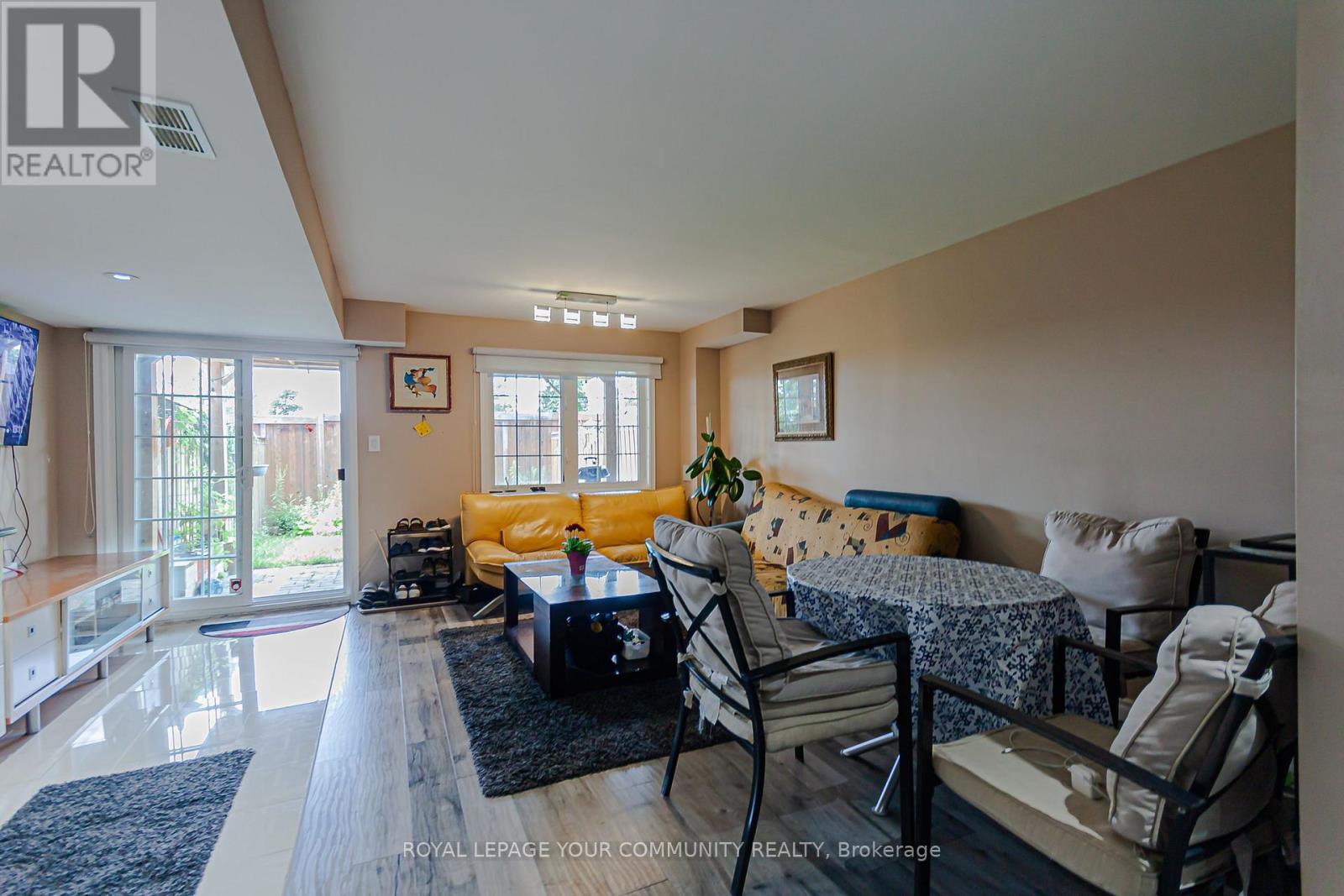 30 SPRUCE PINE CRESCENT - 31