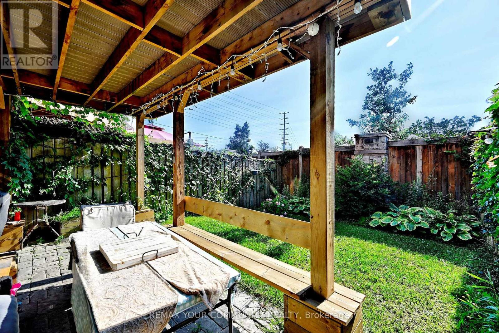 30 SPRUCE PINE CRESCENT - 35