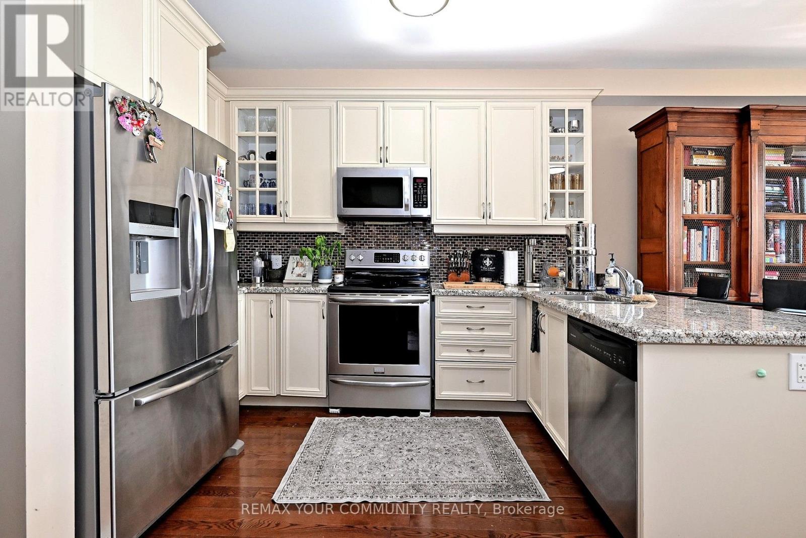 30 SPRUCE PINE CRESCENT - 5