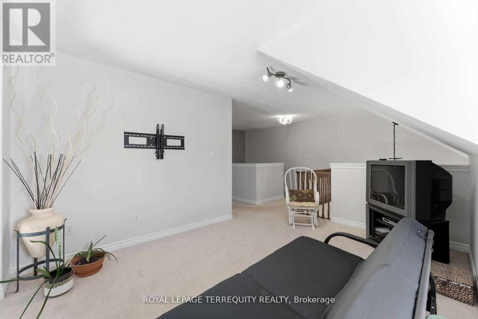 10 CULHAM TRAIL - 30