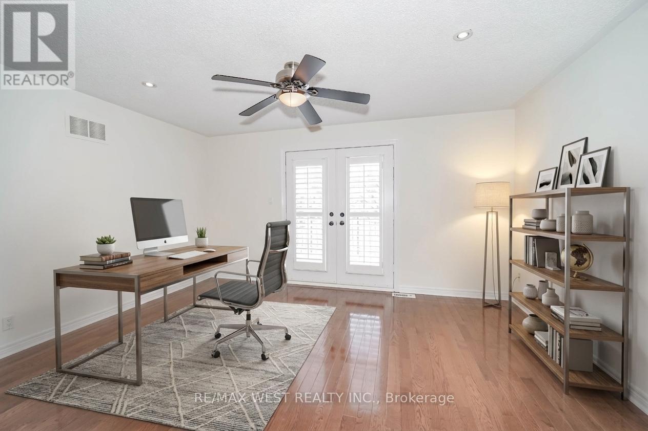 81 WOODVIEW DRIVE - 12