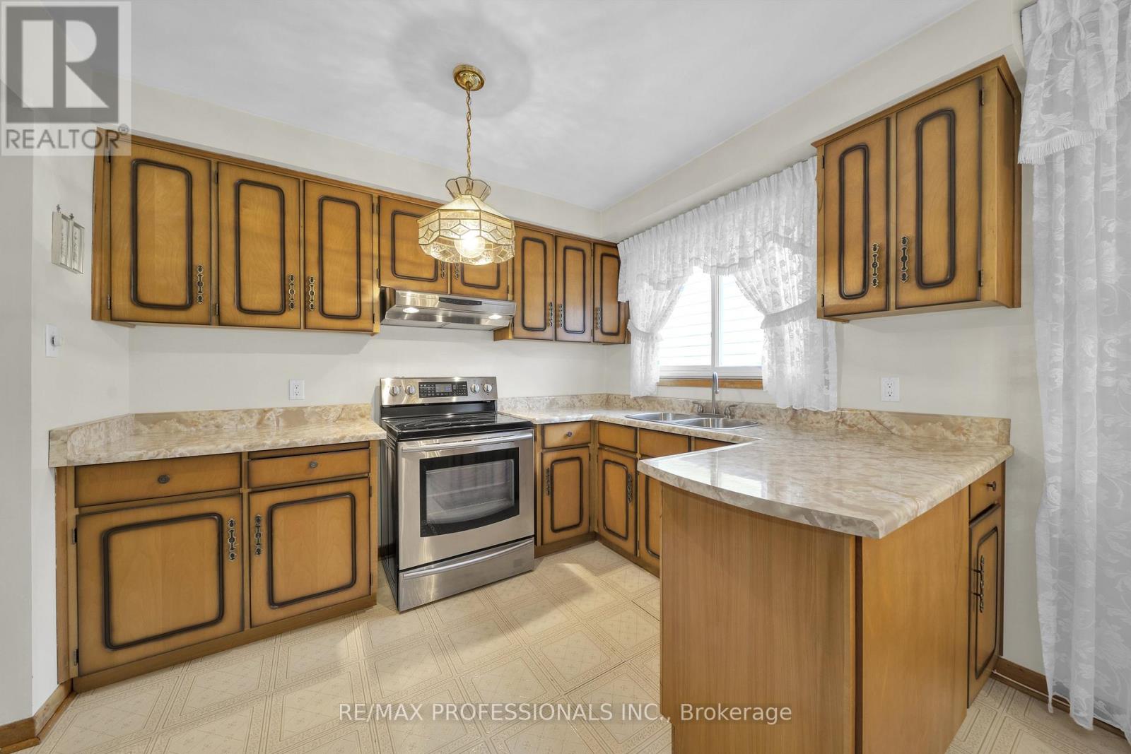 1877 SILVERBERRY CRESCENT - 32
