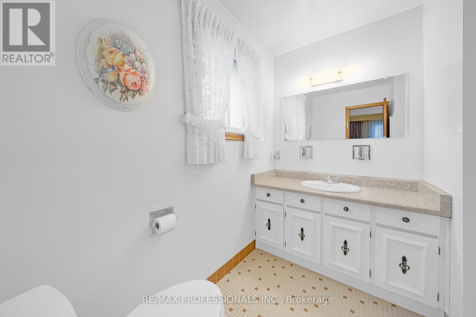 1877 SILVERBERRY CRESCENT - 40