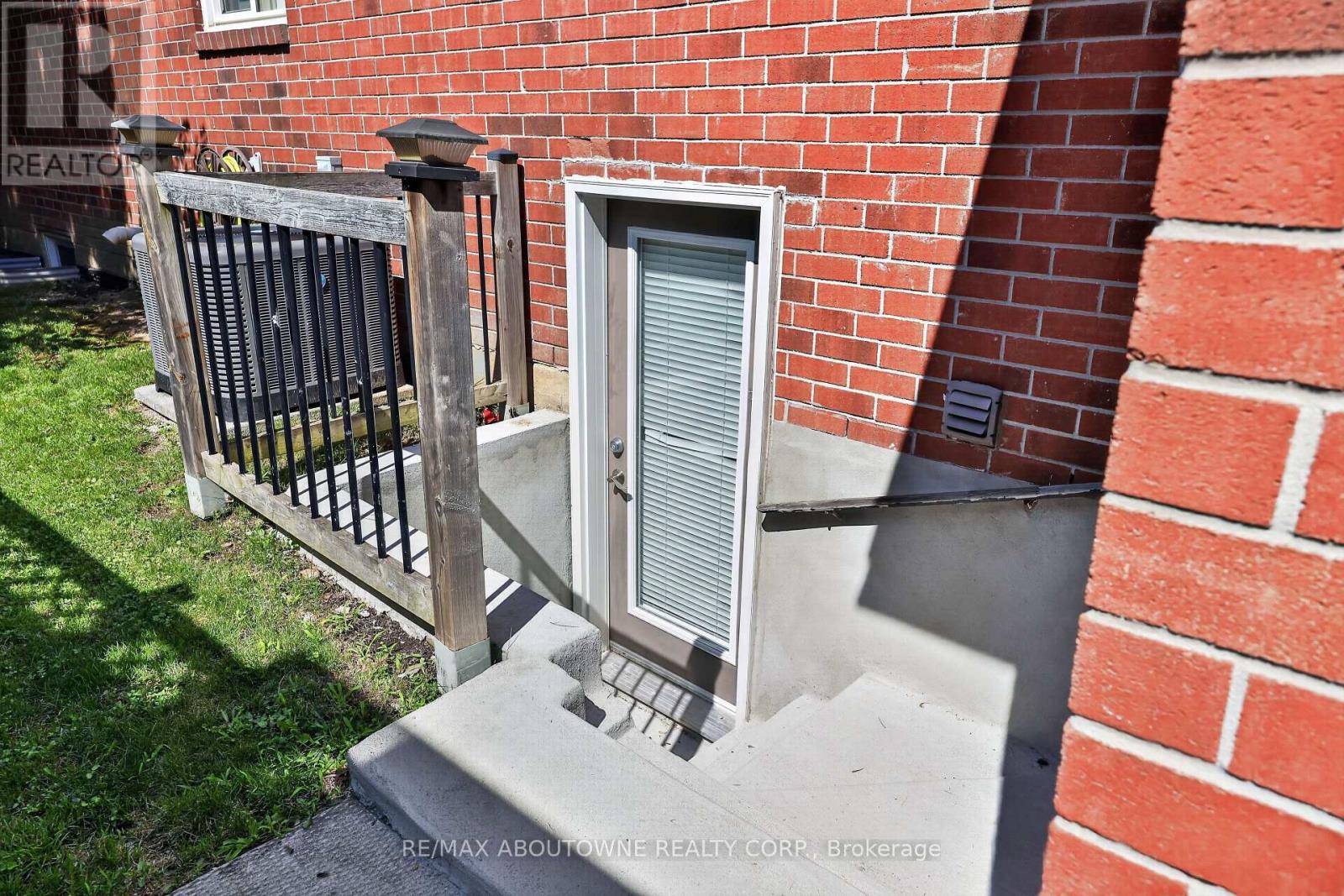 2102 SALMA CRESCENT - Image 37