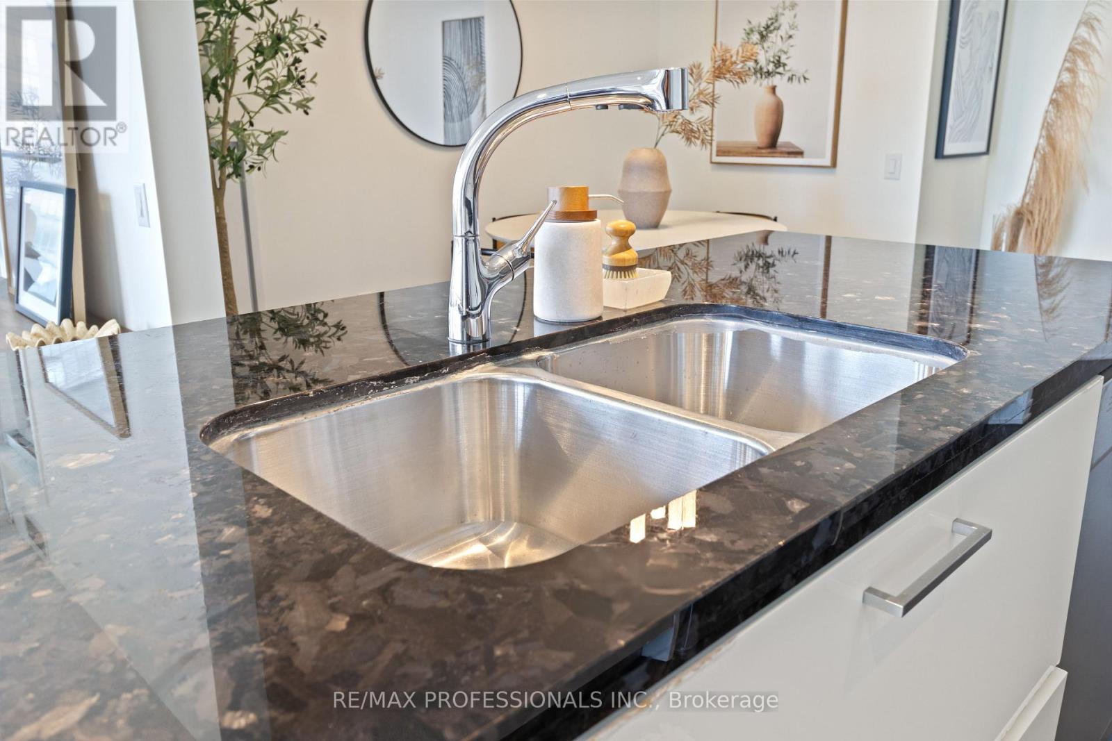 #2108 88 PARK LAWN ROAD - Image 15