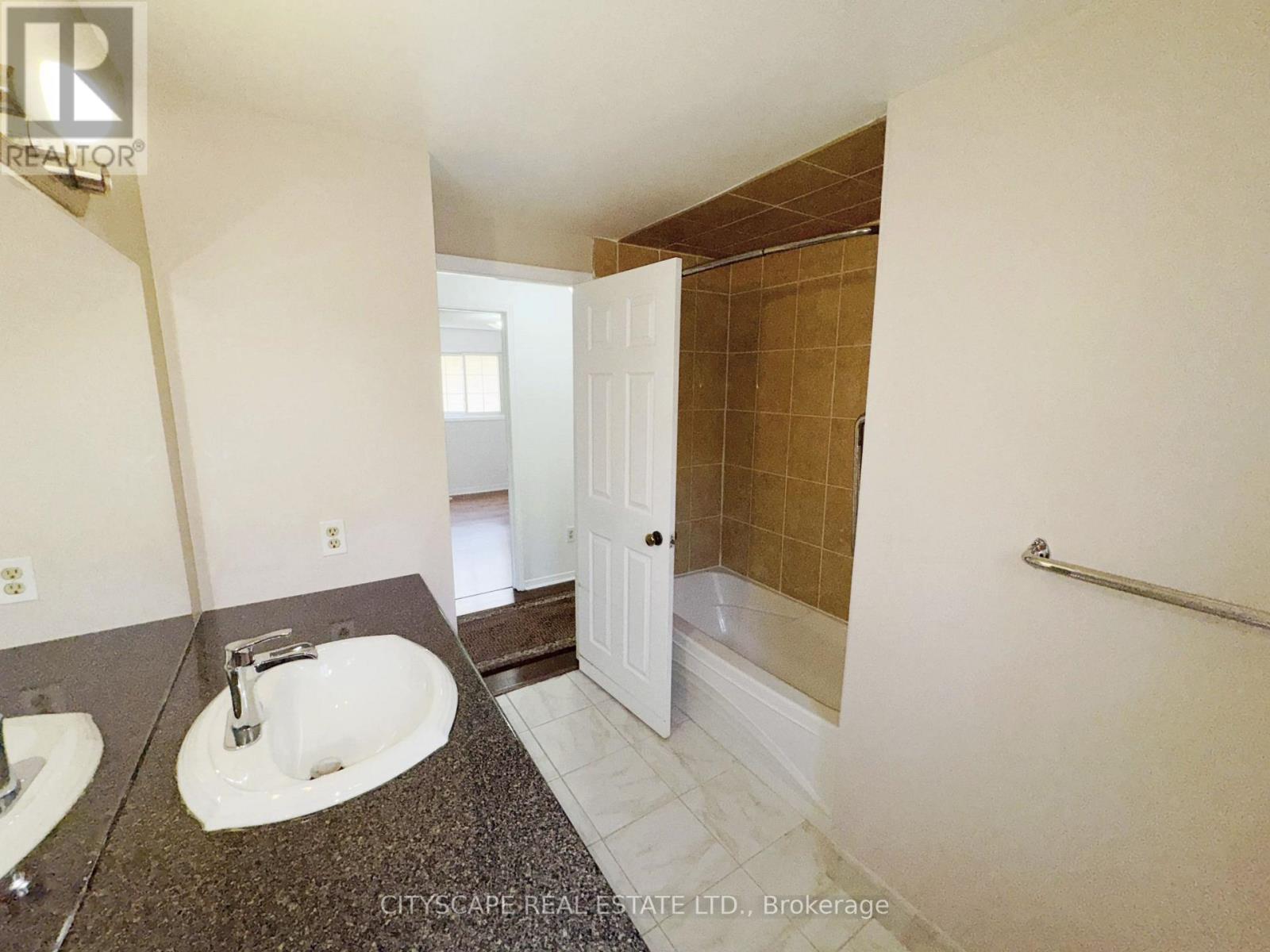 3 GERVAIS DRIVE - Image 30