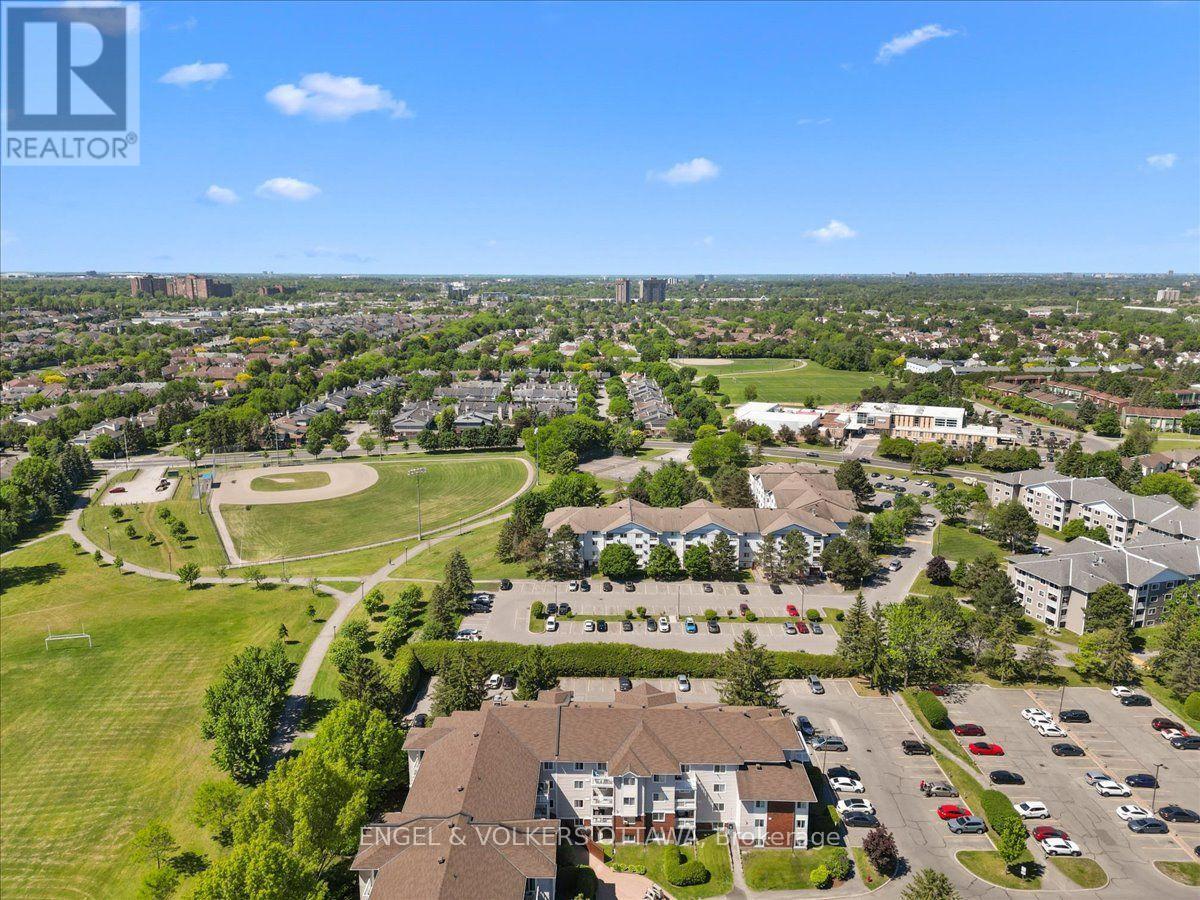 #107 268 LORRY GREENBERG DRIVE - 27