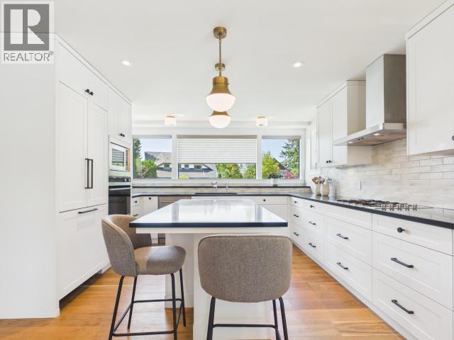 3436 CARIBOO AVE - 9