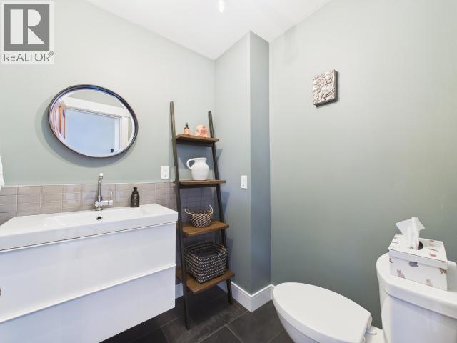 3436 CARIBOO AVE - 21