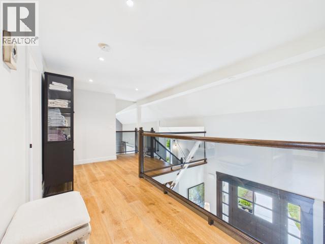 3436 CARIBOO AVE - 34
