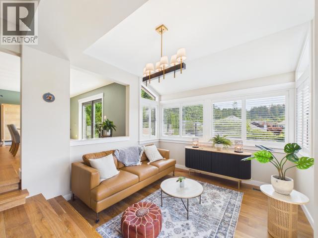 3436 CARIBOO AVE - 27