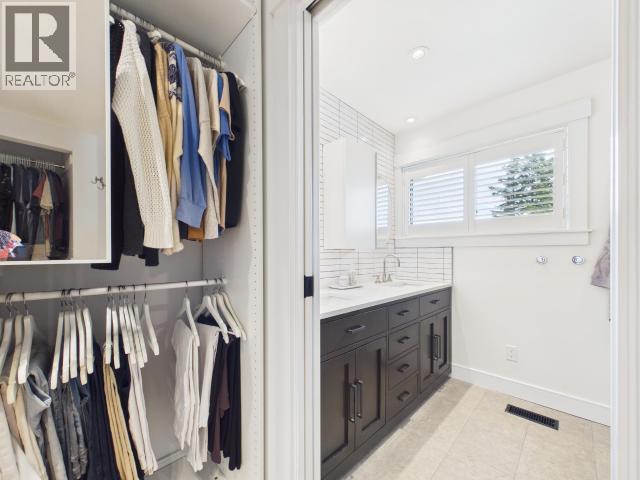 3436 CARIBOO AVE - 36