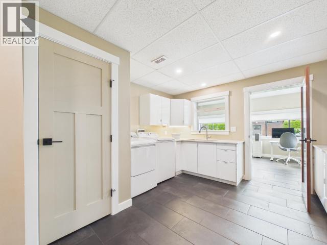 3436 CARIBOO AVE - 50