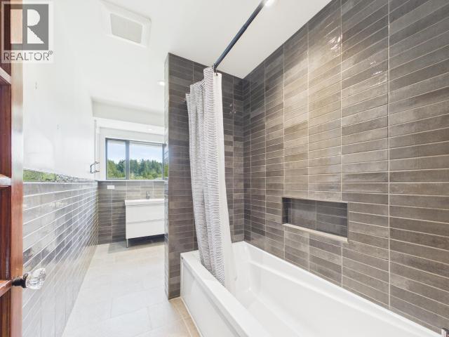3436 CARIBOO AVE - Image 43
