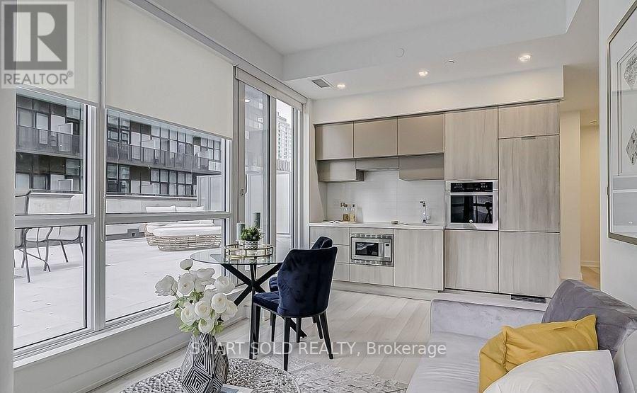 #505 39 ROEHAMPTON AVENUE - 2