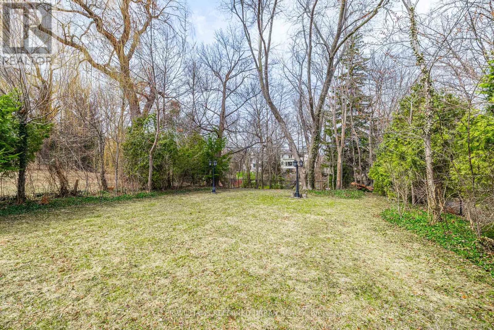 60 HAWKSBURY DRIVE - 44