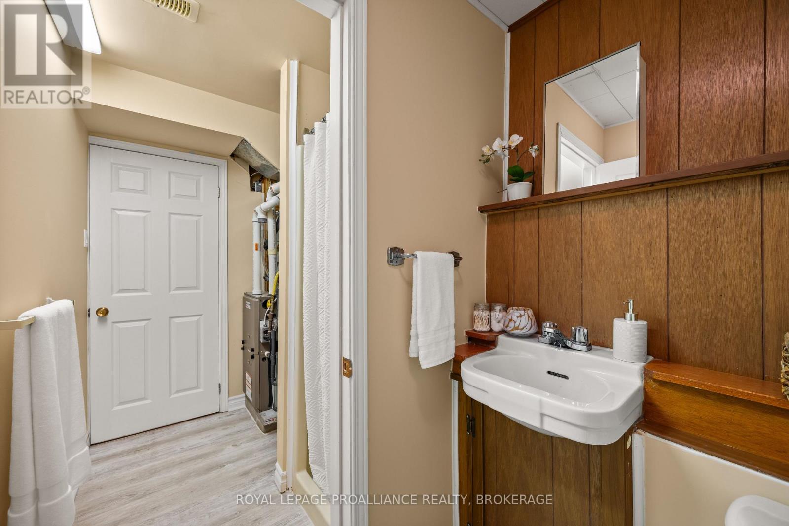 2 CHURCHILL STREET - Image 35