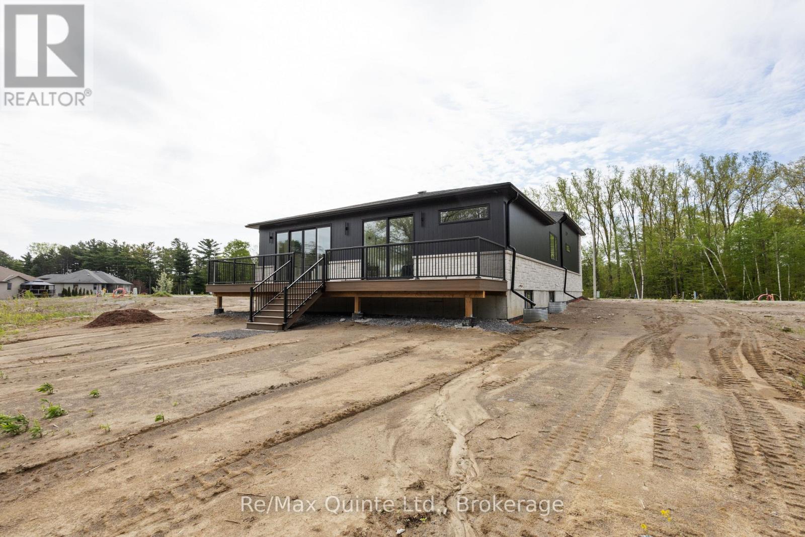 27 EXETER COURT - 6