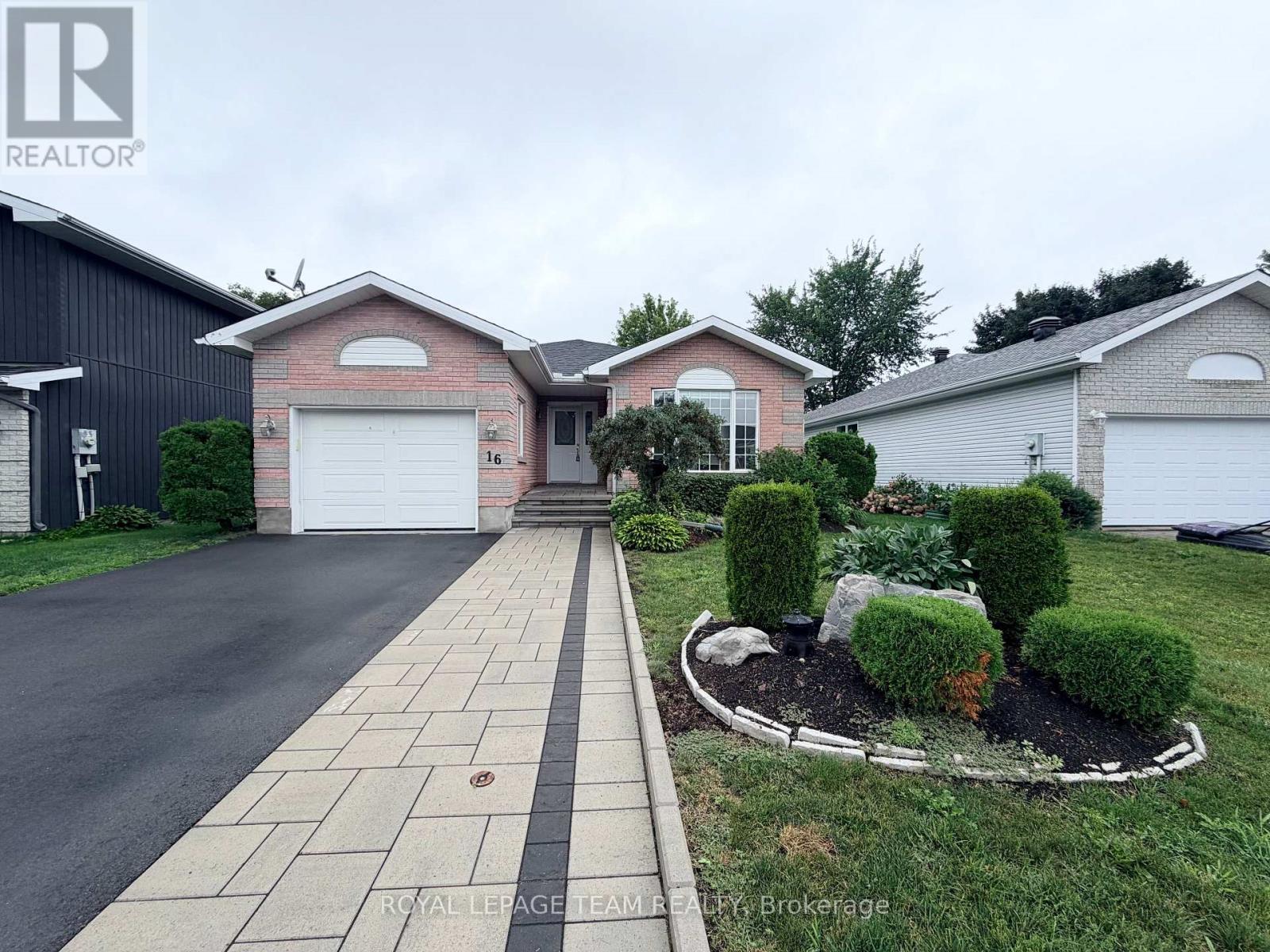 16 FAIRVIEW CRESCENT - 2