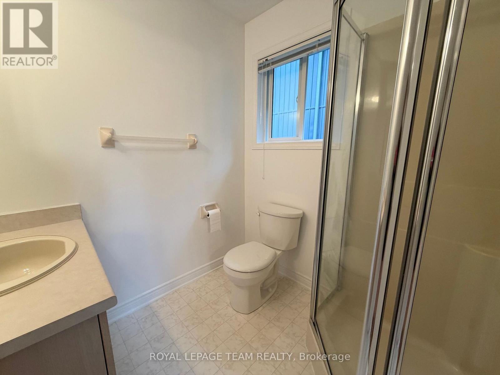 16 FAIRVIEW CRESCENT - Image 23