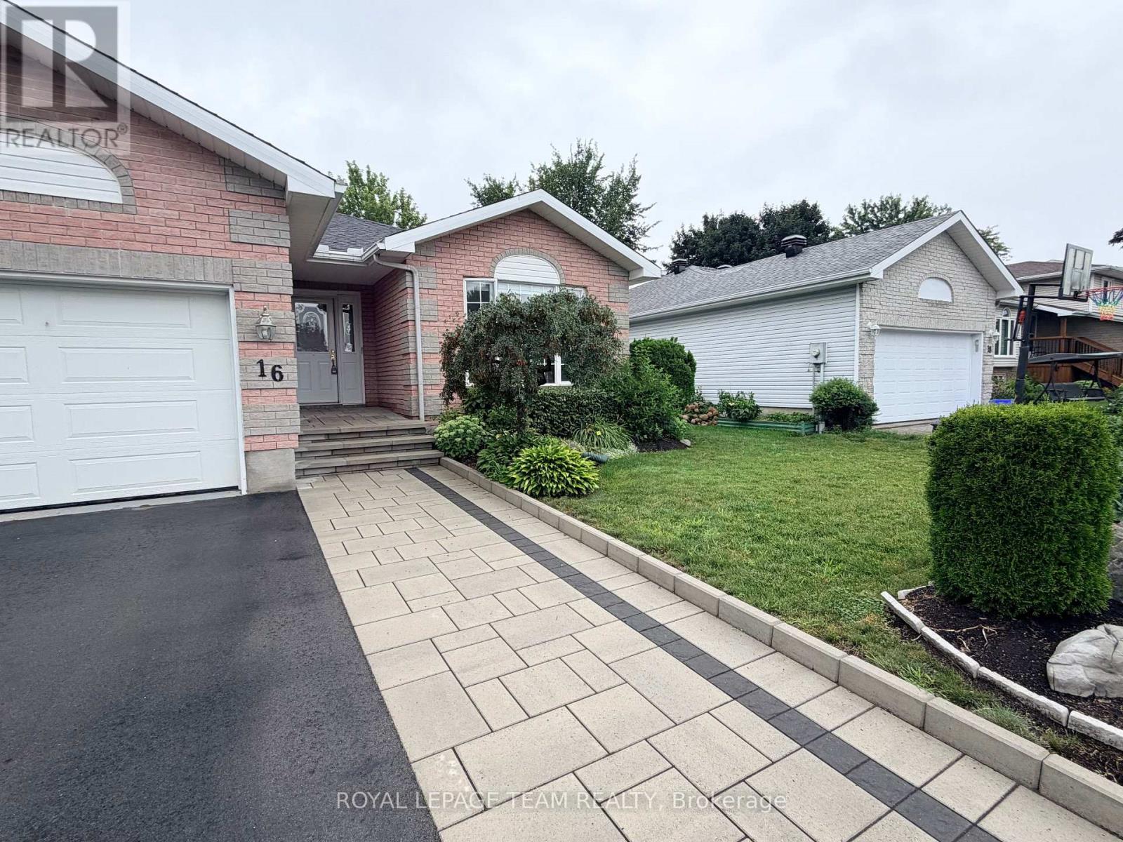 16 FAIRVIEW CRESCENT - 3