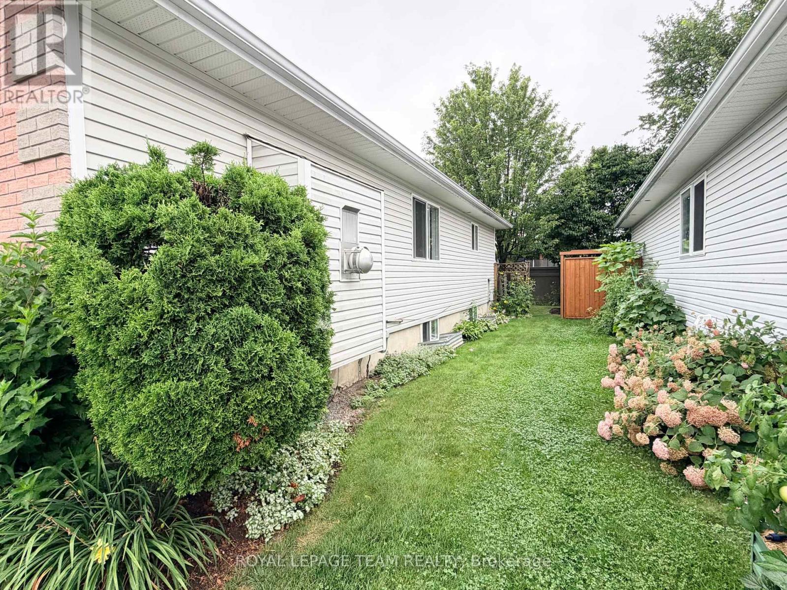 16 FAIRVIEW CRESCENT - 37